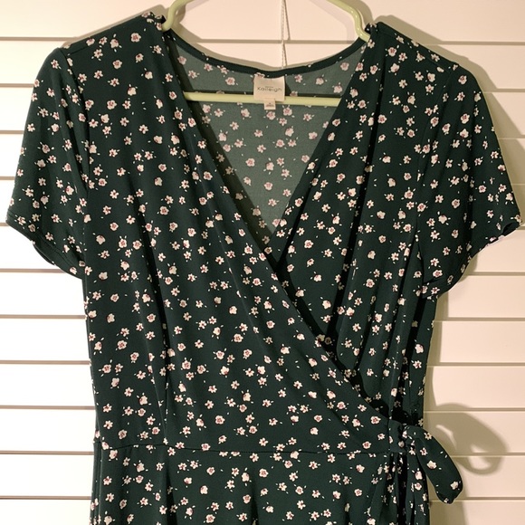 Kaileigh Green Floral Pattern Medium Dress with Side Tie - Picture 5 of 5